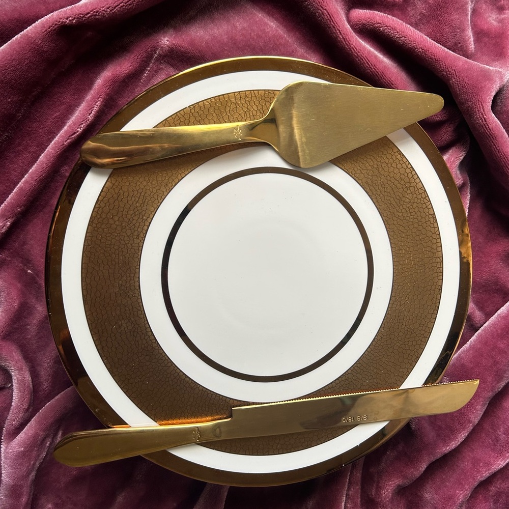 Elegant Gold and Brown Dinnerware Set